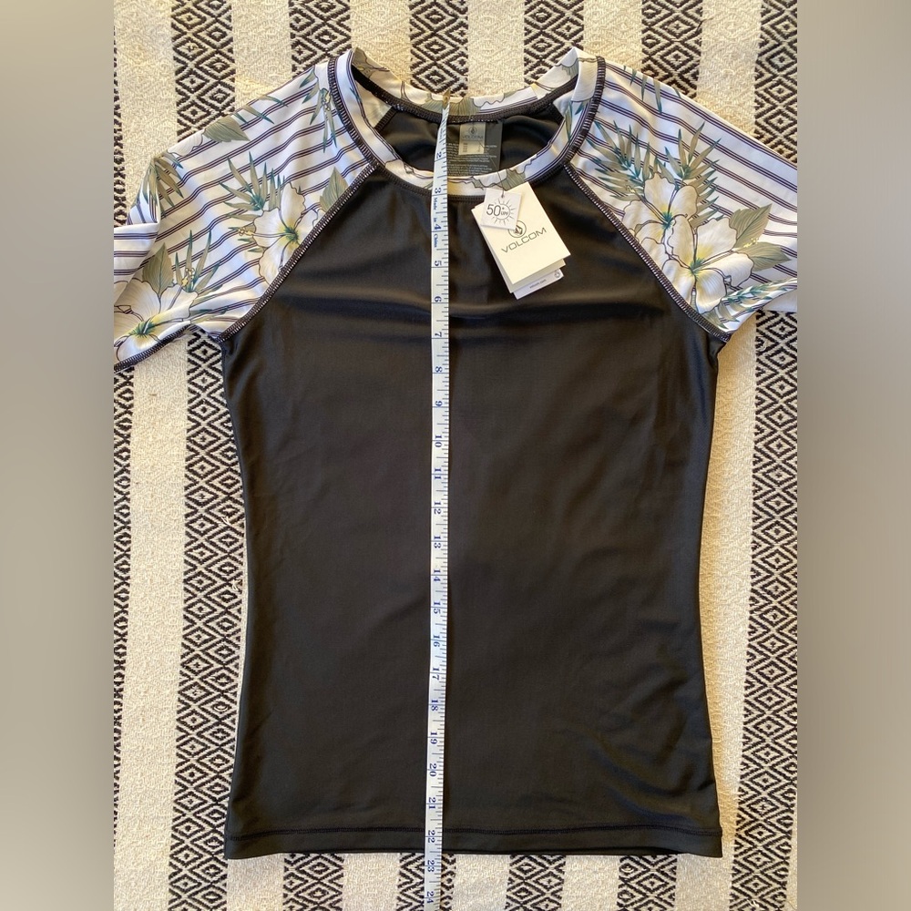 Volcom Long Sleeve UPF 50 Rashguard - small - Picture 5 of 7